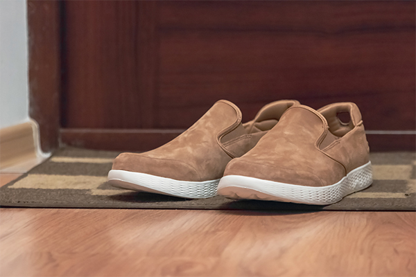 4-easy-care-and-maintenance-tips-for-hardwood-flooring 4-easy-care-and-maintenance-tips-for-hardwood-flooring